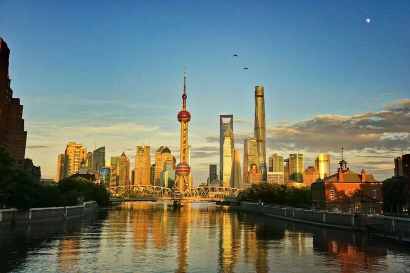 Private 3 hour bike tour with coffee break - The first 90 minutes, from old streets to city views