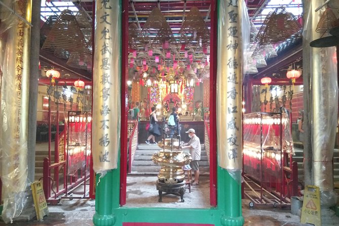 Private 4-Hour Hong Kong City Tour – Customized Experience - Cat Street Market and Man Mo Temple