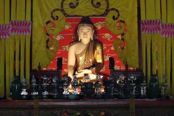 Private Beijing Jingshan Hill, Beihai, and Hutongs with Imperial Lunch/Dinner - Yandai Xie Street and the city’s old commercial side