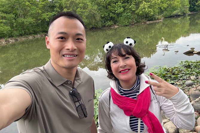 Private Chengdu Panda Base Tour with Hotel Pickup - What the English-speaking guide adds