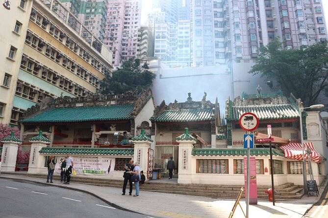 Private custom tour of Hong Kong - 3 hours - Sheung Wan for old streets and working traditions