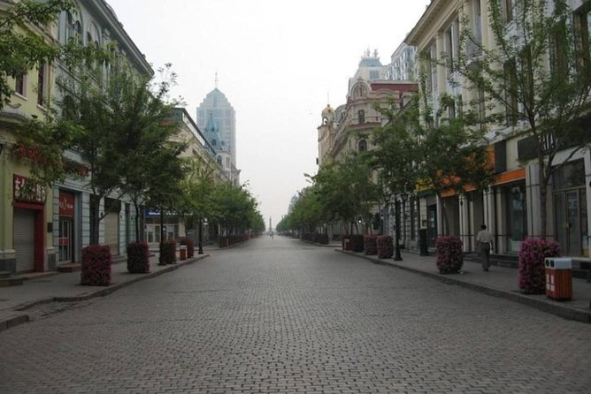 Private Customized Harbin City Day Tour by Public Transportation - Laodaowai and Chinese Baroque Harbin