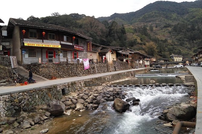 Private Day Tour To Tianluokeng Tulou from Xiamen Including Lunch - Tianluokeng’s five-building photo stop
