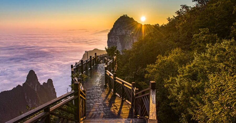 Private Day Tour to Tianmen Mountain & Glass Walk - Why Tianmen Mountain feels bigger than a normal day trip