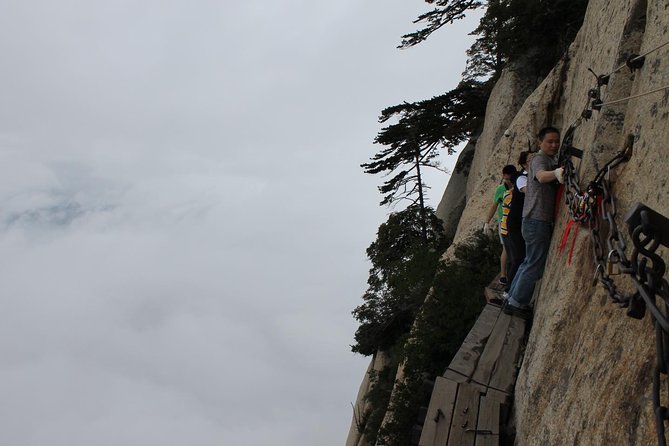 Private Day Trip to Mount Hua from Xi'an with English Driver - What the mountain visit feels like