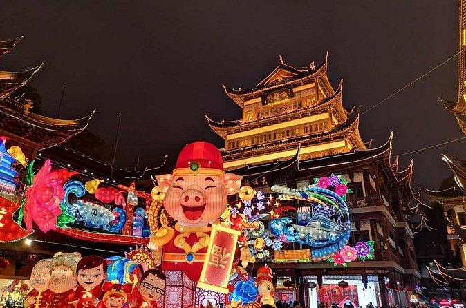 Private Evening Tour: VIP Huangpu River Cruise and Shanghai Lights - The guides are a major part of the value