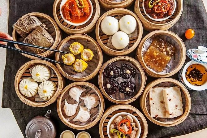 Private Flexible Guangzhou Layover Tour of Old and New Highlights - Lychee Bay, markets, temples, and custom choices