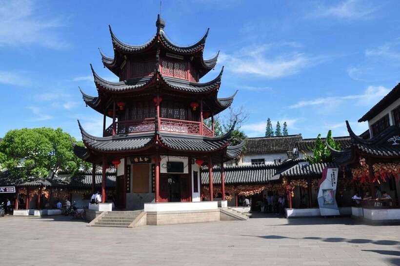 Private Half -Day Tour to Qibao Ancient Water Town - A walk through Qibao’s colorful food markets