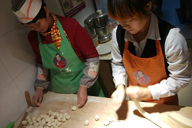 Private Hutong Culture Tour with Dumpling Cooking Class plus Cricket Fighting Game - Yandaixiejie Hutong and Houhai Lake