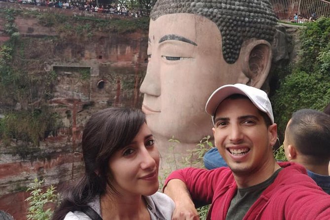 Private Leshan Giant Buddha and Local Food Tasting Trip - Local Leshan food after the Buddha