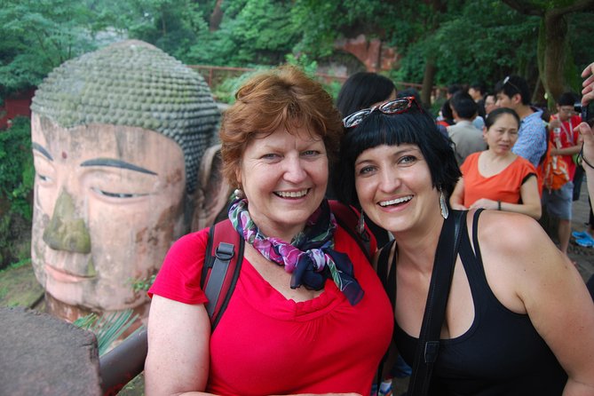 Private Leshan Giant Buddha and Local Food Tasting Trip - Climbing Lingyun Hill to the Buddha