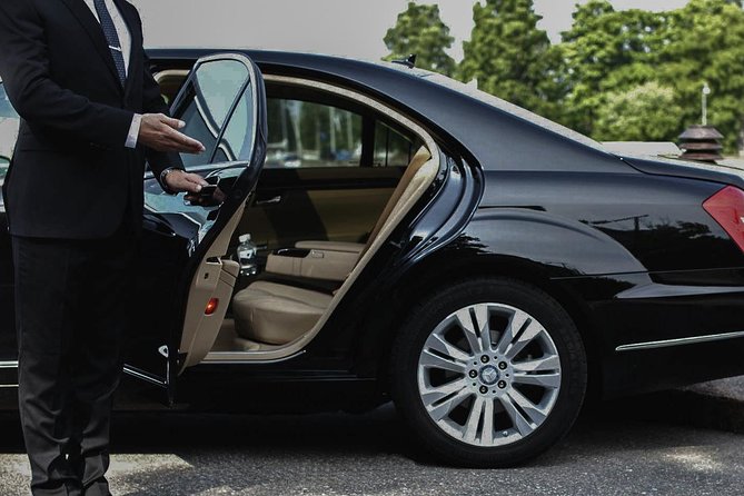 Private Round-Trip Transfer between Airport and Hotel - Communication when your driver speaks Chinese