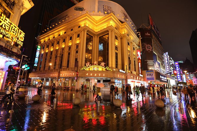 Private Shanghai Evening Street Food Walking and Cruise Tour - Why this Shanghai evening works so well