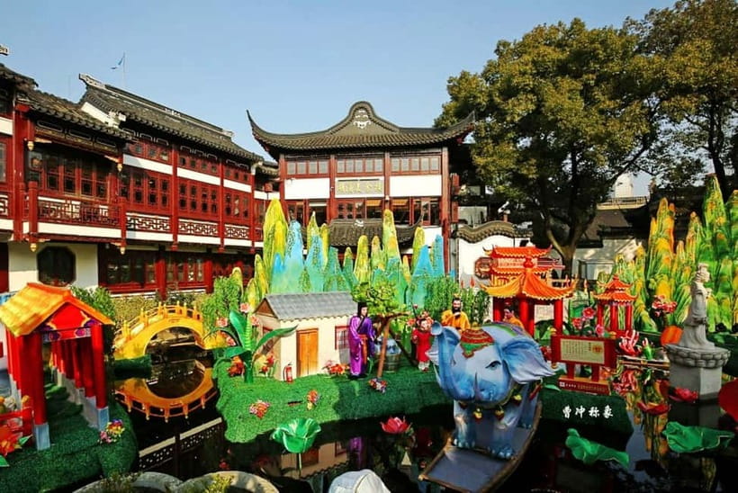 Private Shanghai Full Day City Tour with Old &New Highlights - A quiet hour at the Jade Buddha Temple