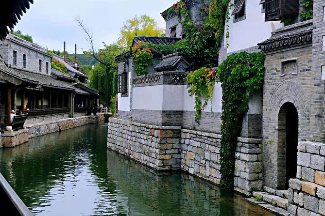 Private Sunset&Night Tour: Simatai Great Wall & Gubei Water Town - Cable cars make the wall visit more manageable