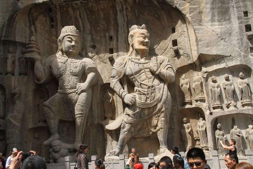 Private Tour: Longmen Grottoes, Shaolin Temple & Kungfu Show - Reading the carvings at Longmen