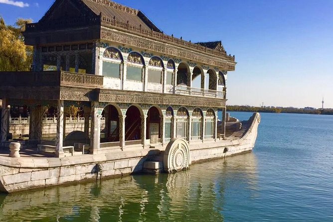 Private Tour to Mutianyu Great Wall and Summer Palace - A private car, not a private guide