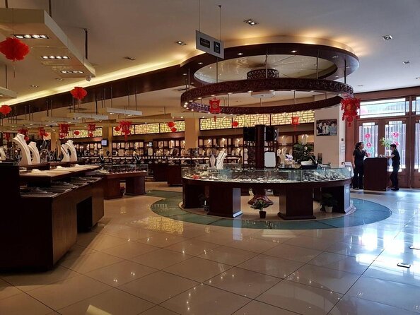 Private Tour to Pearl Market Acrobatic Show & Peking Duck Dinner - Key points to know before booking