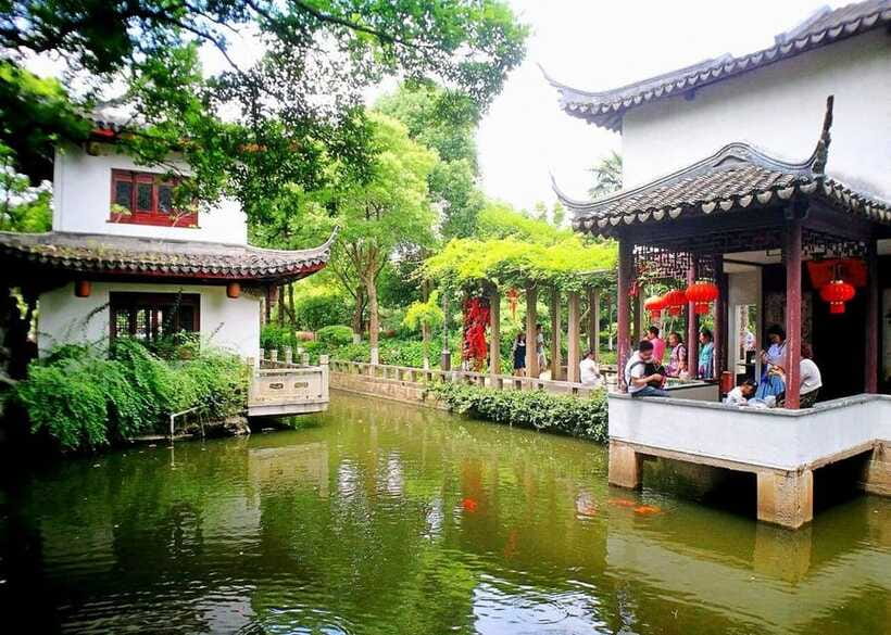 Private Tour:Zhujiajiao Water Town by German-Speaking Guide - Should you book it?