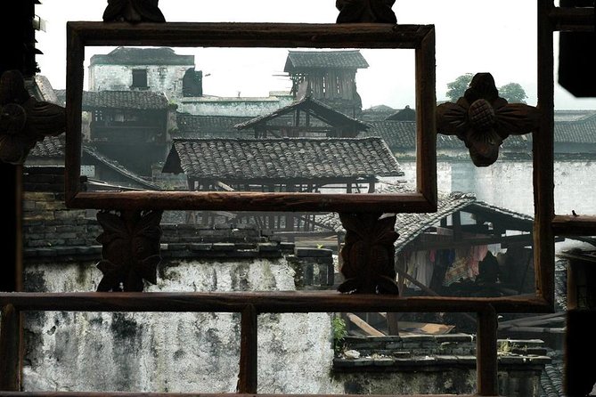 Private Transfer from Fenghuang to Guilin and stops at Hongjiang - Hongjiang Ancient Town, the reason to slow down