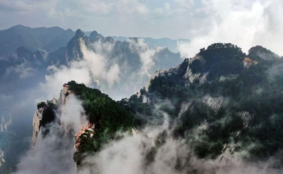 Private Xian Mt. Huashan Adventure Tour: Explore in Your Own - Why Mount Huashan feels different from an ordinary mountain day