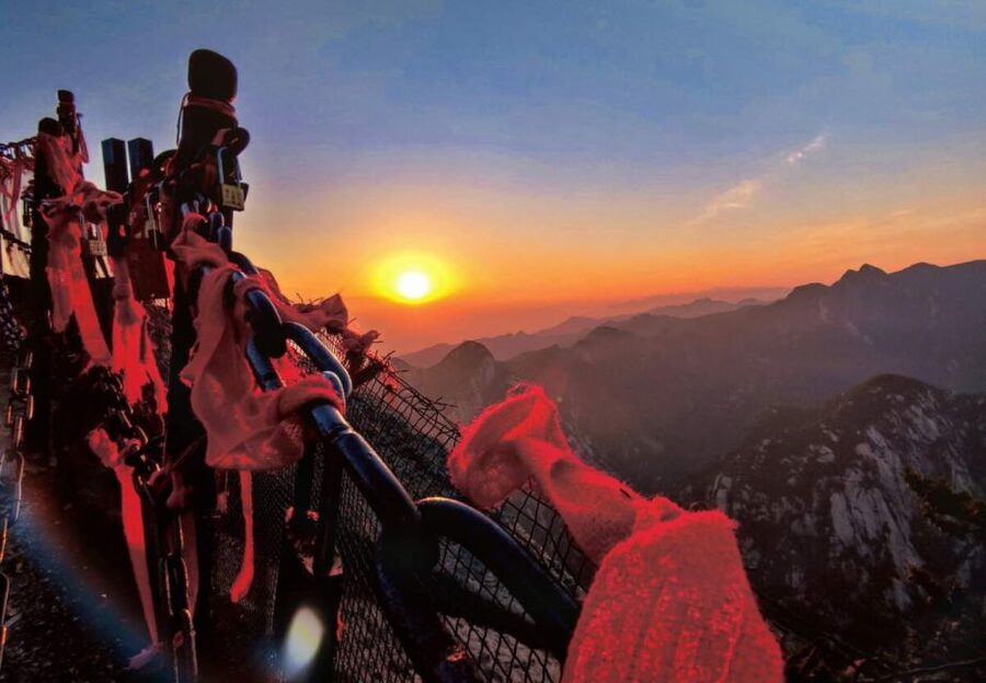 Private Xian Mt. Huashan Adventure Tour: Explore in Your Own - Guides who add value to a private tour