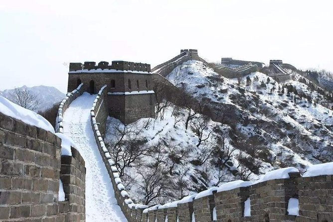 Round-Trip Private Transfer from Your hotel in Beijing to Great wall at Mutianyu - Getting through the entrance at about 9:20 am