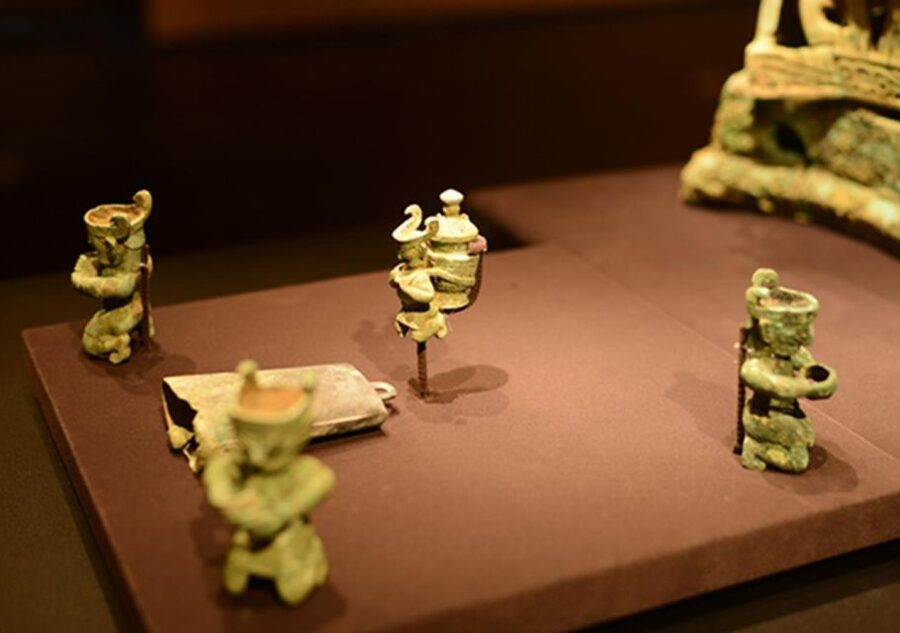 Sanxingdui Museum Small Group Tour with Optional Panda Base - Key points at a glance