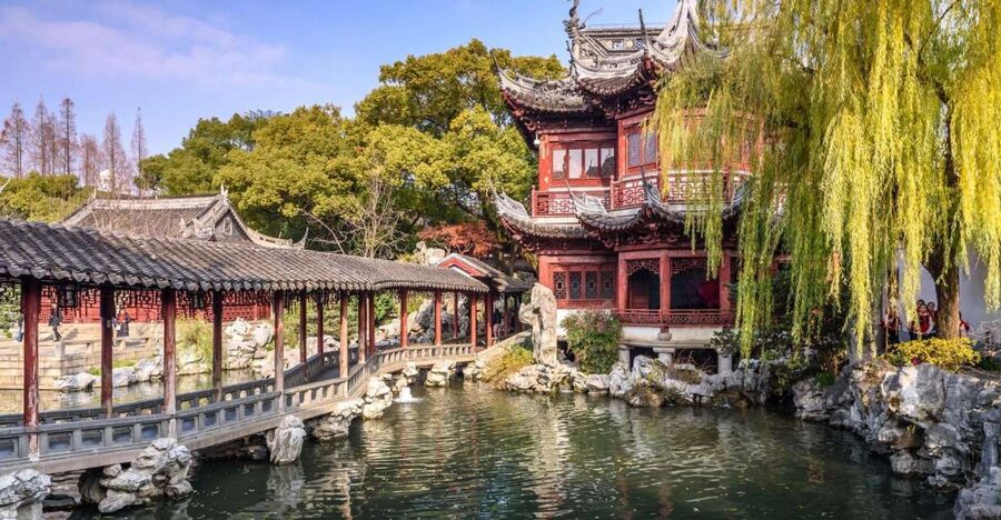 Shanghai: 4-Hour Guided City Highlights Tour - Yuyuan Garden and the bazaar before closing time