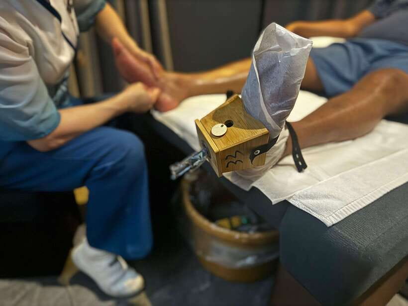 Shanghai:Authentic Chinese Body/Foot Massage, Hair& Head SPA - Foot massage for worn-out Shanghai feet