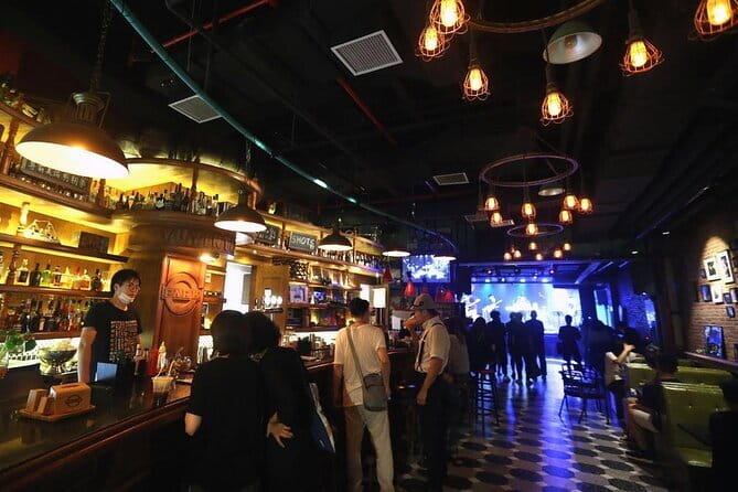 Shanghai bar hopping tour in the former french concession - Stop one: Funkadeli and the first round
