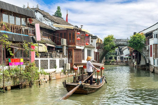 Shanghai Day Tour to Zhujiajiao Water Town, Yu Garden, Bazaar, Bund - Why this route works in one full day