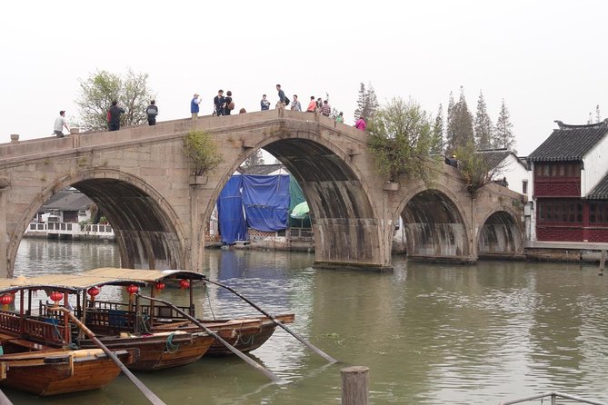 Shanghai Day Tour to Zhujiajiao Water Town, Yu Garden, Bazaar, Bund - Yu Garden’s carved halls and quiet corners