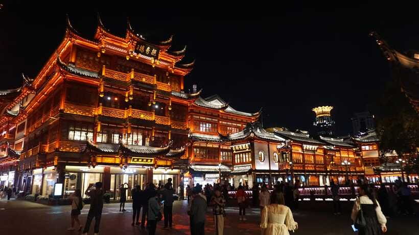 Shanghai Evening Tour: VIP Huangpu River Cruise&City lights - Yu Garden Bazaar after dark