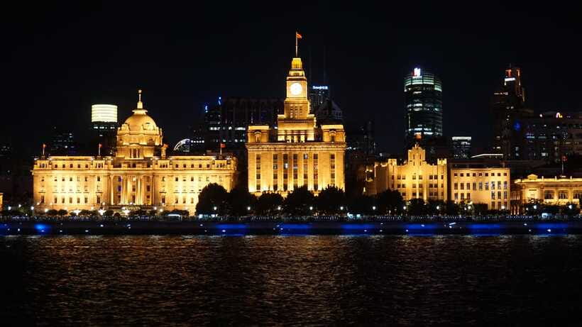 Shanghai Evening Tour: VIP Huangpu River Cruise&City lights - Patrick’s role can shape the evening
