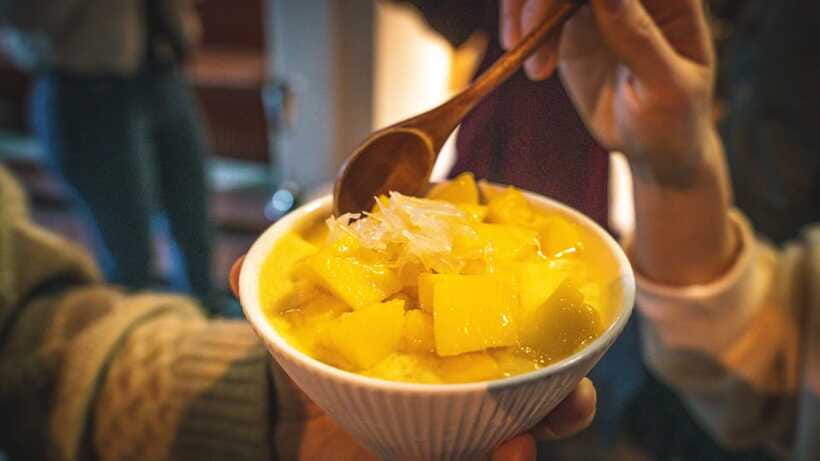 Shanghai: Evening Walking Food Tour - The pork belly course is the evening’s heavy hitter