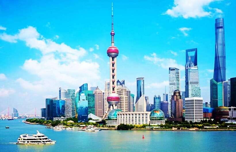 Shanghai: Jewish Ghetto and Shanghai Bund Private Tour - The Peace Hotel and Shanghai’s grand waterfront