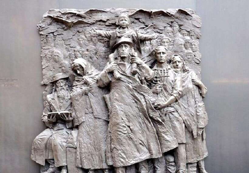 Shanghai: Jewish Ghetto and Shanghai Bund Private Tour - Inside the Jewish Refugees Museum and Ohel Moishe Synagogue