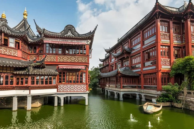 Shanghai: Jing'an Temple, Yu Garden, and Bazaar Private Tour - Yu Garden’s rockeries, ponds, and pavilions