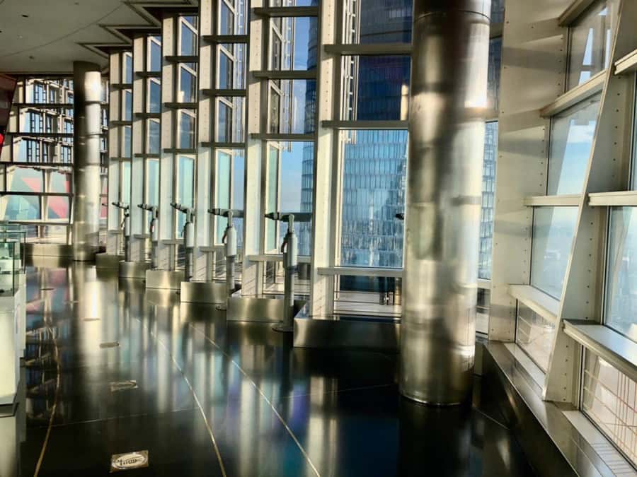 Shanghai Jinmao Tower 88th floor sightseeing hall - Who will enjoy this viewpoint most?
