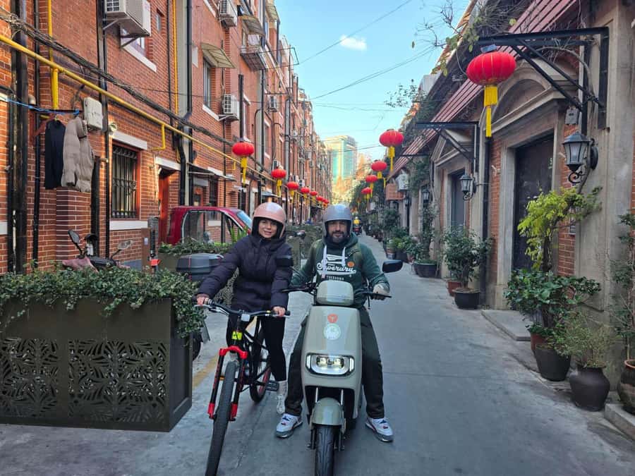 Shanghai Must-See and Foodie Test Bike Tour( Day & Night) - The guides make or break the experience