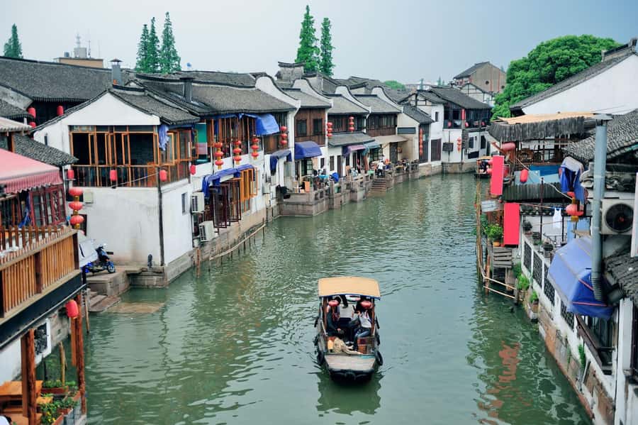 Shanghai:Old Town, Yu Garden, Zhujiajiao Water Town Bus Tour - One day, four very different sides of Shanghai