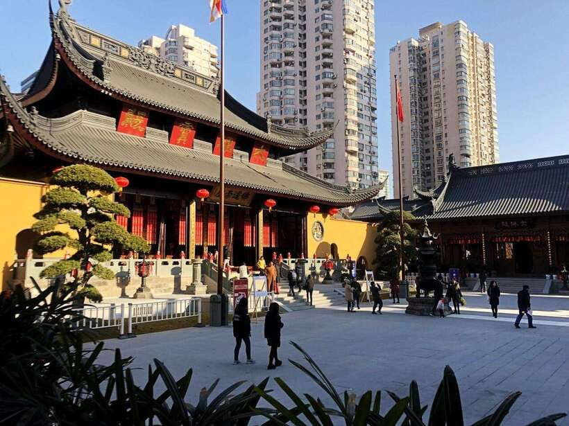 Shanghai One Day City Private Tour by German-Speaking Guide - Yu Garden’s Ponds, Rockeries, and Pavilions