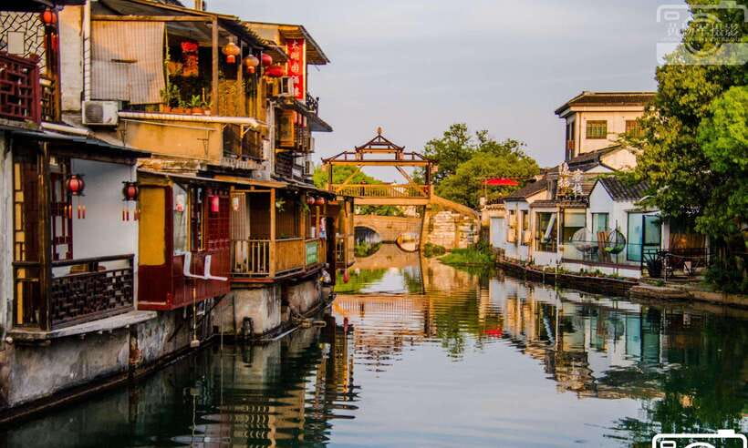 Shanghai: Private Shanghai & Zhujiajiao Tour with Lunch - Yu Garden or Jade Buddha Temple in the afternoon