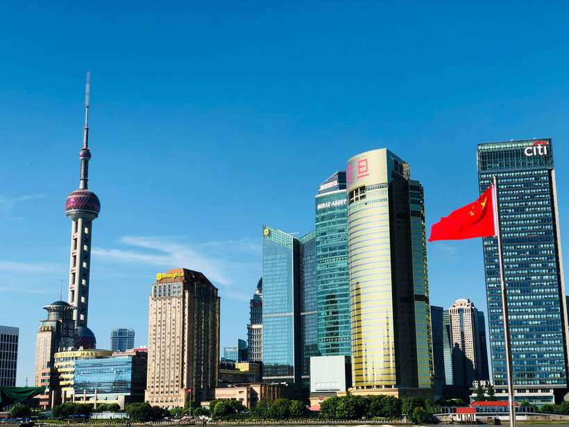 Shanghai: Private Shanghai & Zhujiajiao Tour with Lunch - Guides, communication, and tailoring the day