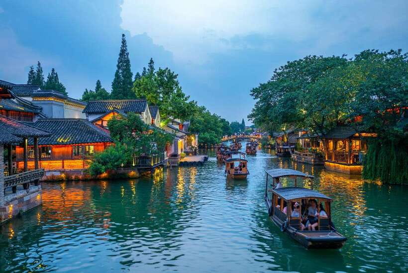 Shanghai: Private Shanghai & Zhujiajiao Tour with Lunch - Walking Zhujiajiao’s old lanes and gardens
