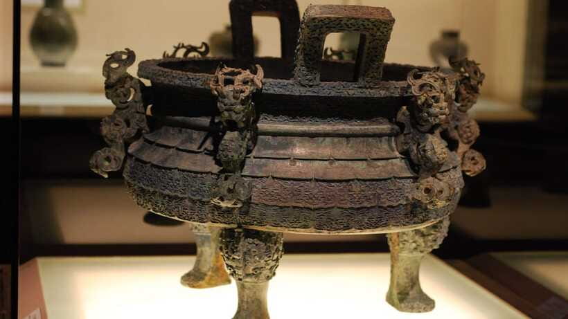 Shanghai: Private Tour of the Shanghai Museum - Ming and Qing porcelain in the Ceramics Gallery