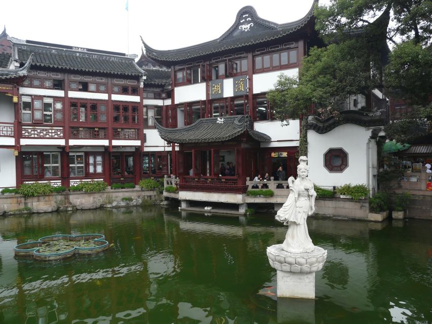 Shanghai: Private Walking Tour with a Local - Meeting your Lokafyer in central Shanghai