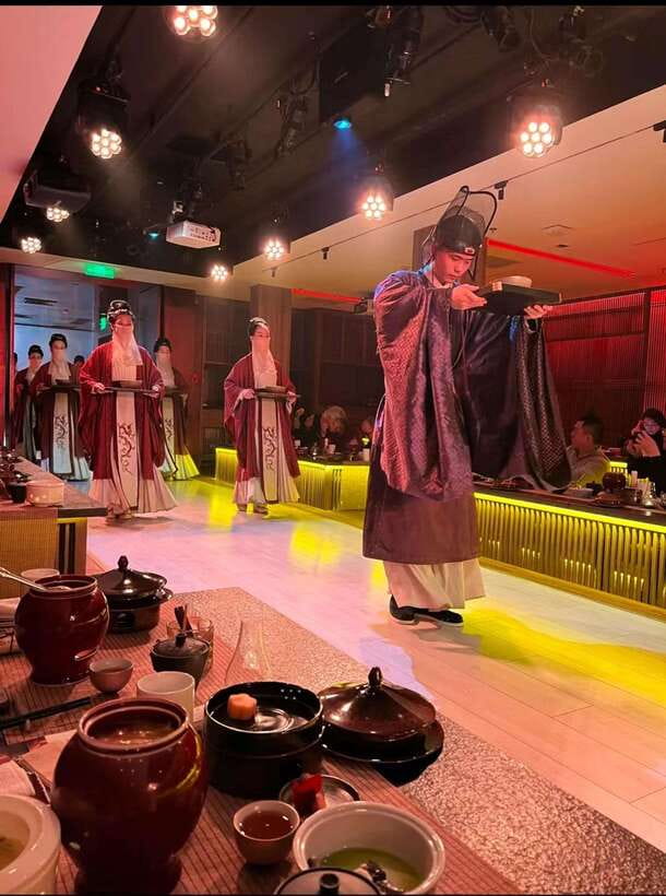 Shanghai: Royal Banquet with Chinese Cultural Performance - Lunch at 12:00 or Dinner at 19:00