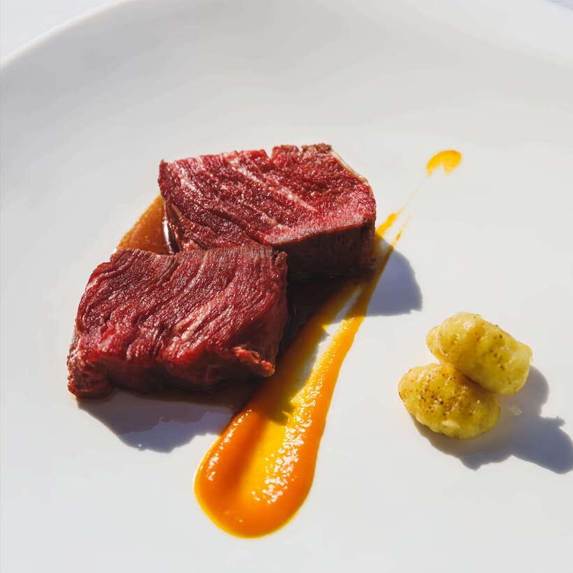 Shanghai Tower: Lunch or Dinner on the 119th Floor - What comes with lunch and dinner